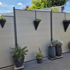 C-Wood Schutting composiet co-extrusie Como beige met antraciet alu kader (180 x 180 cm)