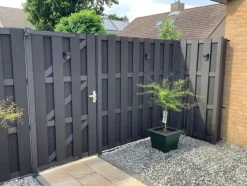 Hot C-Wood Zelfbouw schutting composiet Bari antraciet met antraciet alu accessoires (180 x 180 cm)