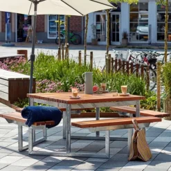 New Plus Danmark Picknicktafel vuren geimpregneerd - Twist - vierkant gegrond teak