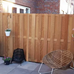 Discount Elephant Schutting hardhout bankirai Timber recht 15L rvs (180 x 180 cm) v-groef schermdikte 3,9 cm