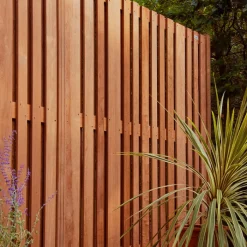 Best Elephant Schutting hardhout cedrinho recht 28L - Stripes (180 x 180 cm) schermdikte 4,5 cm