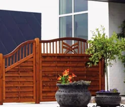 Hot Plus Danmark Schutting met doorkijk - Rondo toog teak geverfd (90 x 142/146 cm)