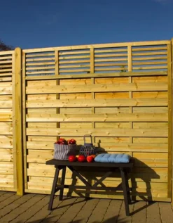 Outlet Plus Danmark Schutting vuren - serie Newline - recht groen geimpregneerd geschaafd