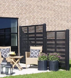 Outlet Plus Danmark Schutting vuren - serie Silence - louvre recht zwart