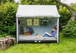 Plus Danmark Speelhuis vuren - Voorzien van wielen 120 x 203 x 198 cm