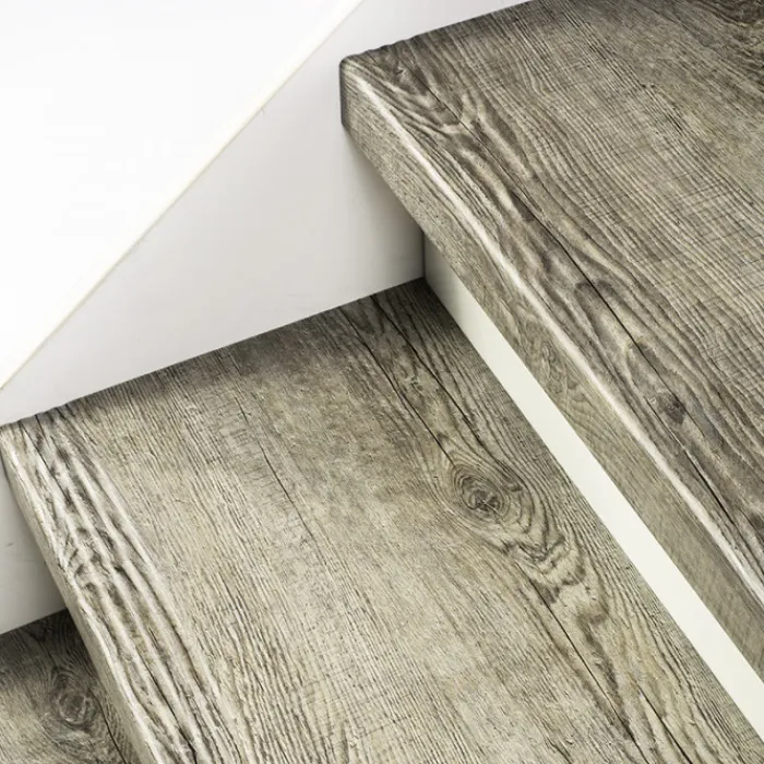 Hot Stepwood Traprenovatie set - 1 kwart draai - 14 treden SPC toplaag Verweerd eiken incl. witte stootborden