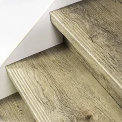 Hot Stepwood Traprenovatie set - 1 kwart draai - 12 treden SPC toplaag Rustiek eiken incl. stootborden