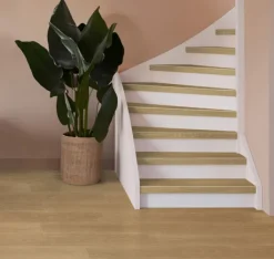 Hot Stepwood Traprenovatie set - 2 kwart draai - 13 treden SPC toplaag Bruin eiken incl. witte stootborden