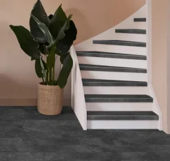 Sale Stepwood Traprenovatie set - 1 kwart draai - 13 treden SPC toplaag Beton zwart incl. witte stootborden